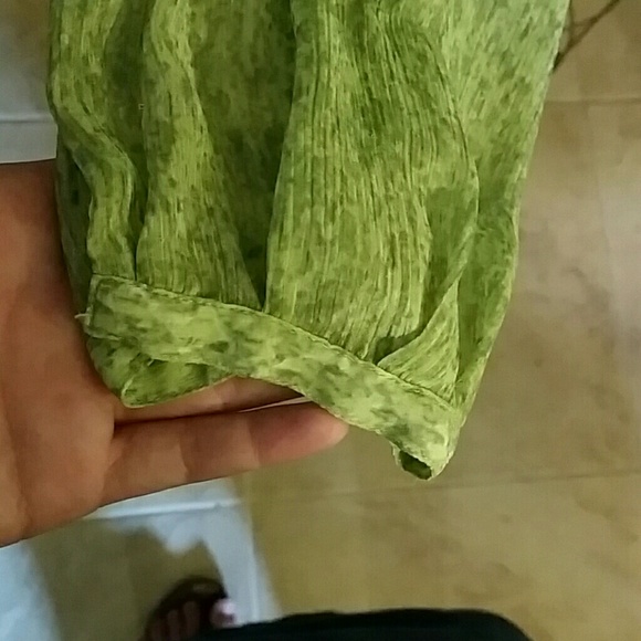 Tahari Greentop and over lay - Picture 4 of 7